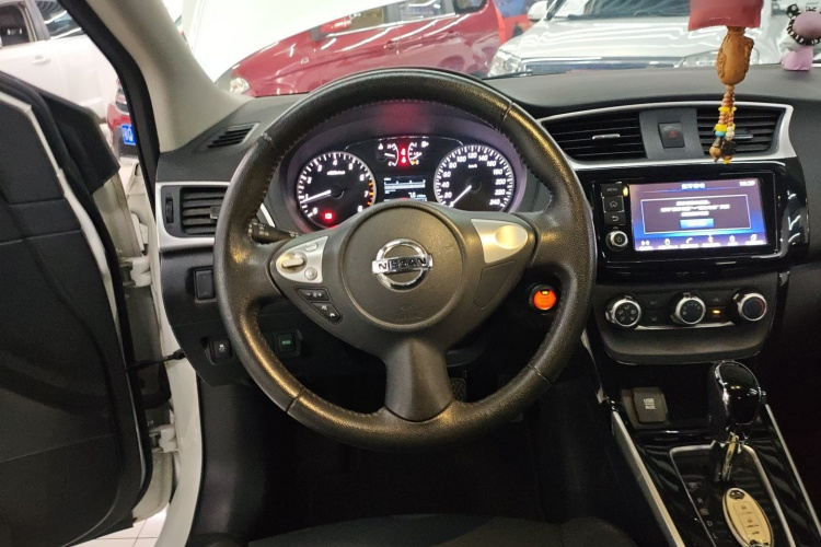 日产 轩逸 2018款 1.6XV CVT尊享版中控内饰13