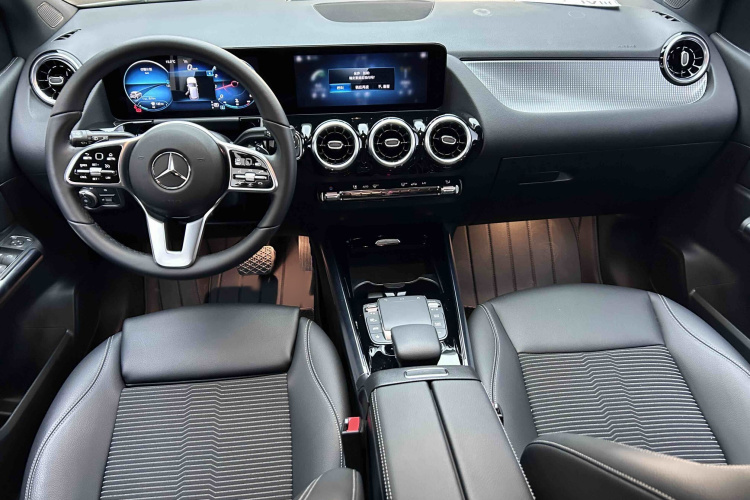 奔驰B级 2022款 改款 B 200 动感型中控内饰7005