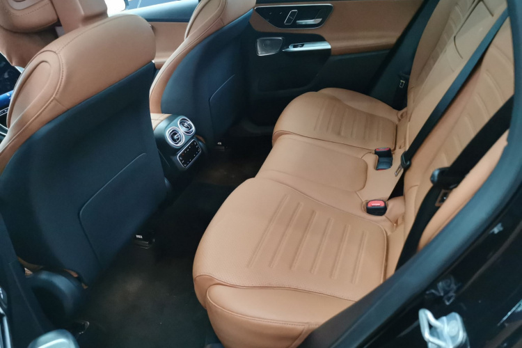 奔驰GLC 2023款 改款 GLC 300 L 4MATIC 动感型 5座中控内饰21