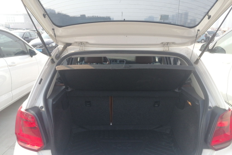 大众 Polo 2014款 1.6L 自动舒适版机舱底盘23