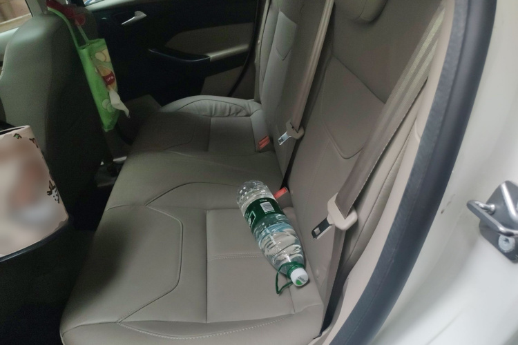 福特 福克斯 2015款 三厢 EcoBoost 180 自动旗舰型中控内饰7004