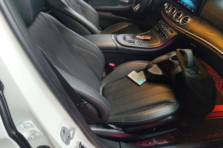 奔驰E级(进口) 2021款 E 260 时尚型运动版局部细节41