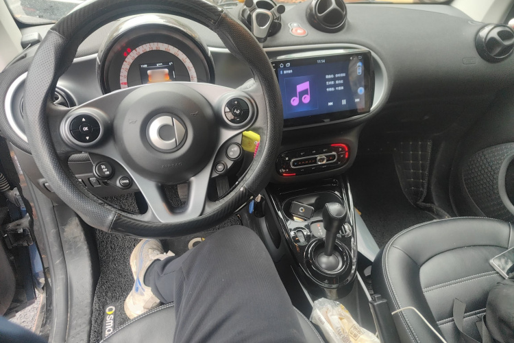 smart fortwo 2018款 0.9T 66千瓦硬顶先锋版 国V中控内饰12