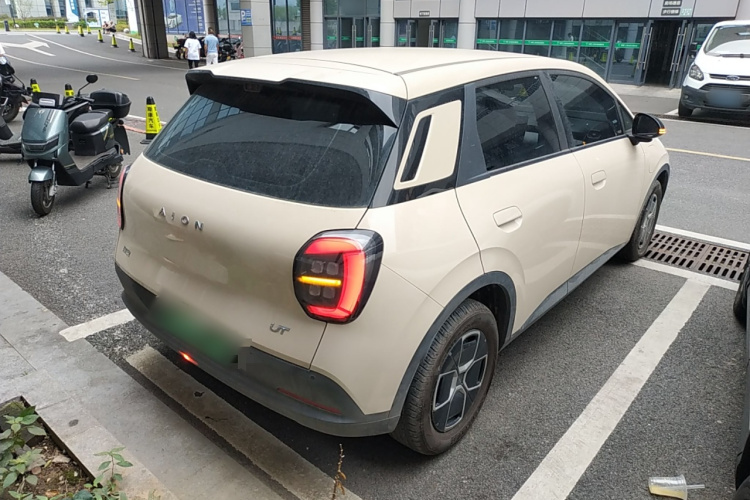 埃安 AION UT 2025款 330星辉版车身外观6005