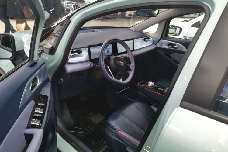 吉利几何E萤火虫 2022款 401KM 霹雳虎 4座中控内饰20