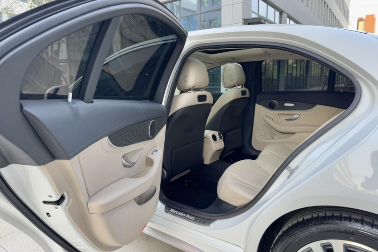 奔驰C级 2017款 C 200 L 运动版中控内饰7001