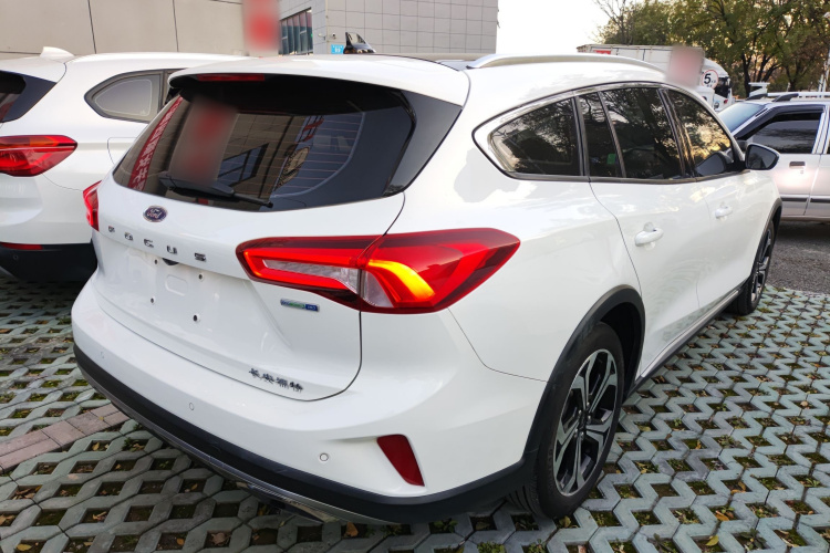 福特 福克斯 2021款 猎装版 EcoBoost 180 自动猎潮型车身外观7