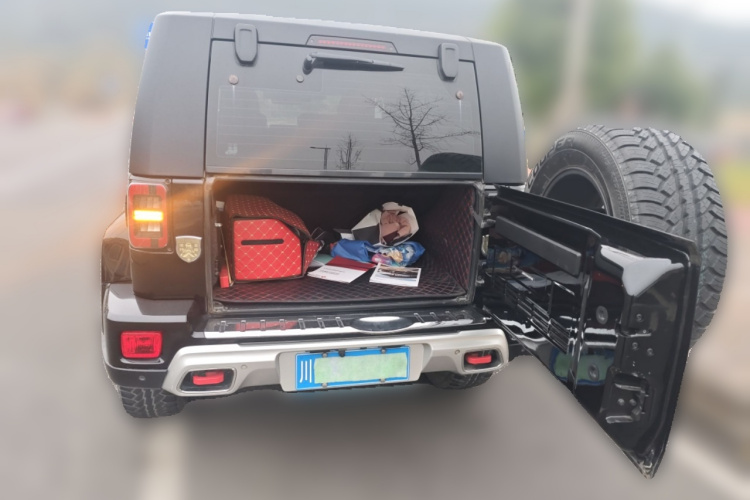 北京越野 北京BJ40 2019款 PLUS 2.3T 自动四驱尊享版 国VI中控内饰23