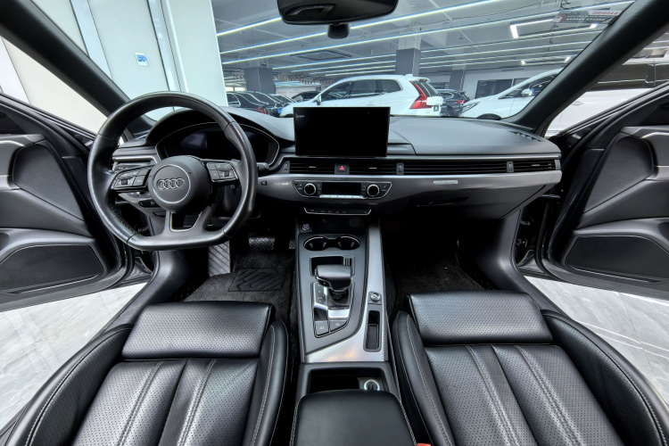 奥迪A4L 2022款 40 TFSI 豪华动感型中控内饰7004