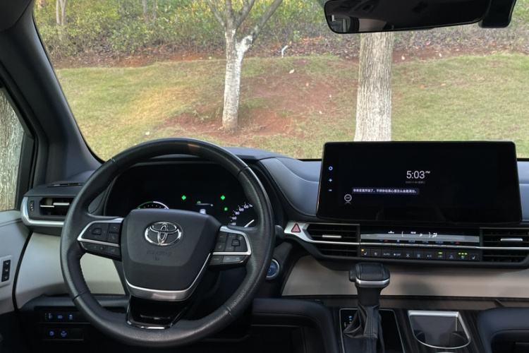 丰田 格瑞维亚 2022款 2.5L混动 尊爵版中控内饰7010