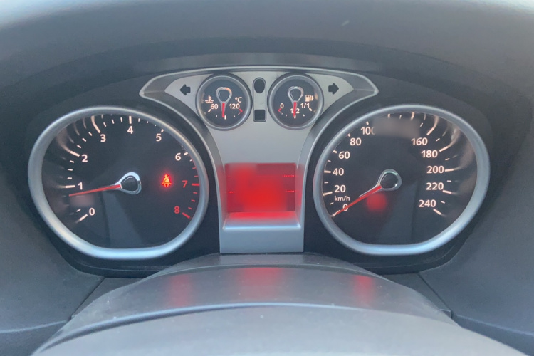 福特 福克斯 2013款 三厢经典 1.8L 手动基本型局部细节14