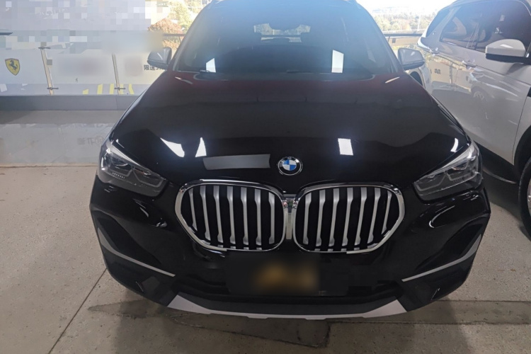 宝马X1 2021款 xDrive25Li 尊享型车身外观2