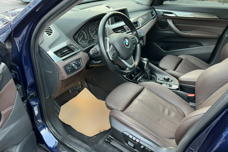 宝马X1 2018款 sDrive18Li 尊享型中控内饰7001