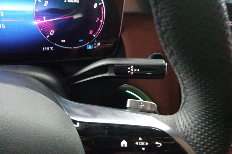 奔驰GLC 2023款 改款 GLC 260 L 4MATIC 豪华型 5座局部细节18