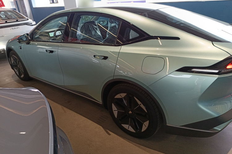 深蓝汽车 深蓝SL03 2022款 1.5L 1200增程版车身外观6003