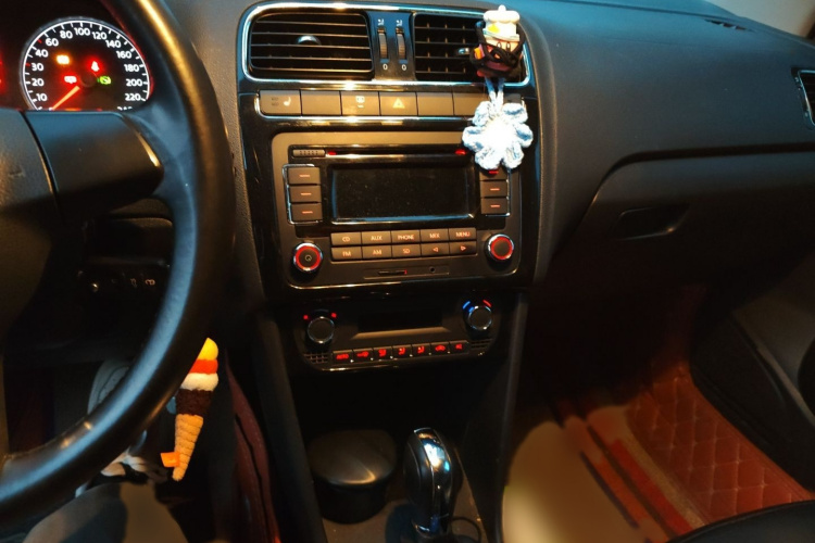 大众 Polo 2011款 1.4L 自动致酷版局部细节16