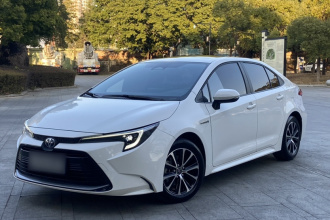 丰田 雷凌 2023款 智能电混双擎 1.8L 豪华版