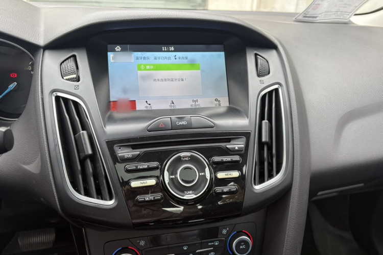 福特 福克斯 2018款 三厢经典 EcoBoost 125 自动超能风尚型智行版中控内饰7006