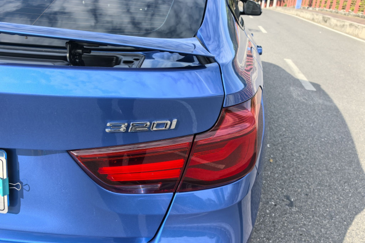 宝马3系GT 2019款  320i M运动曜夜版车身外观6010