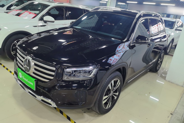 奔驰GLB 2024款 GLB 200 动感型车身外观1