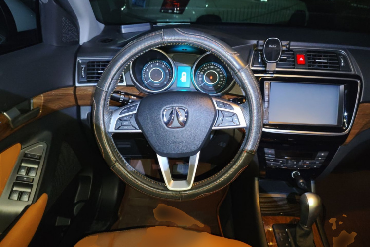 北汽威旺S50 2016款 1.5T CVT乐动尊享型中控内饰13