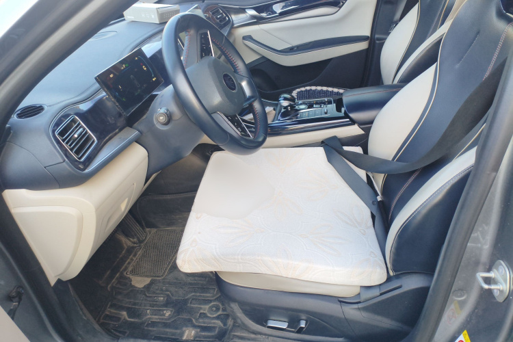 比亚迪 秦PLUS 2023款  冠军版 DM-i 120KM超越型中控内饰19