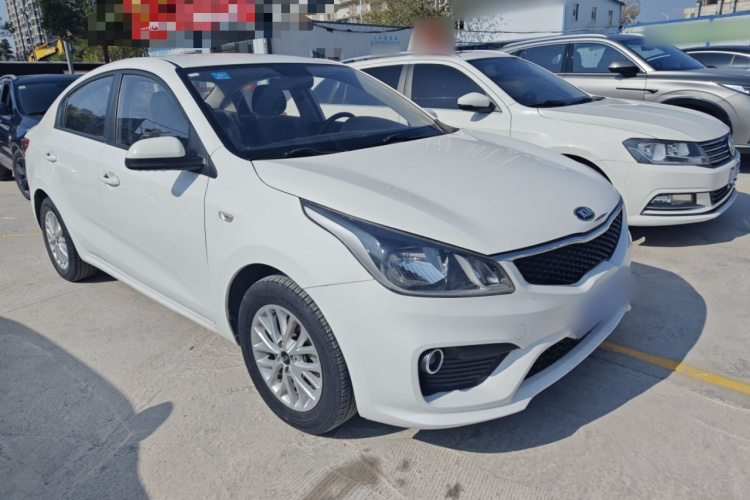 起亚K2 2017款 三厢 1.4L MT GLS车身外观3