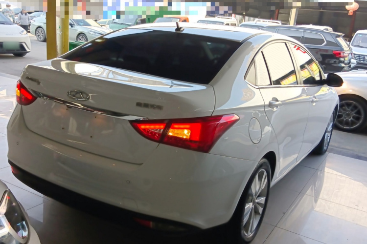 奇瑞 艾瑞泽5 2017款 1.5L 手动时尚版车身外观7