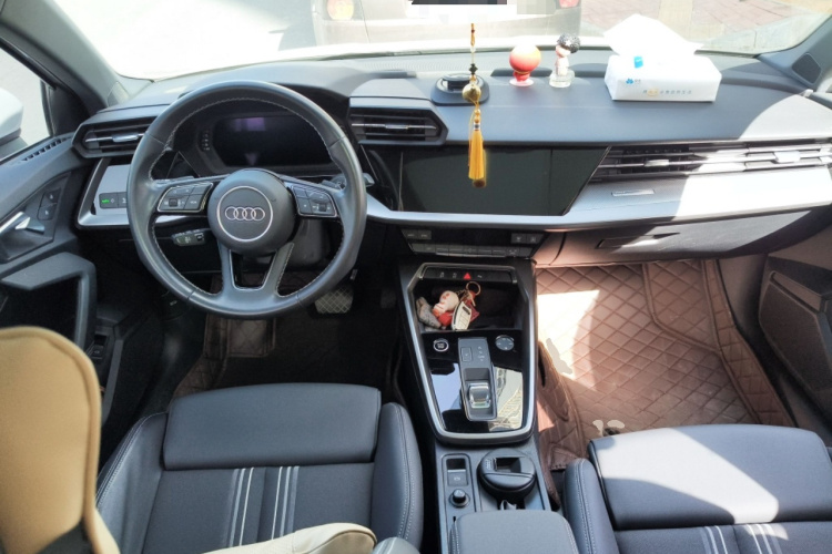 奥迪A3 2023款 改款 A3L Limousine 35 TFSI 时尚运动型中控内饰12