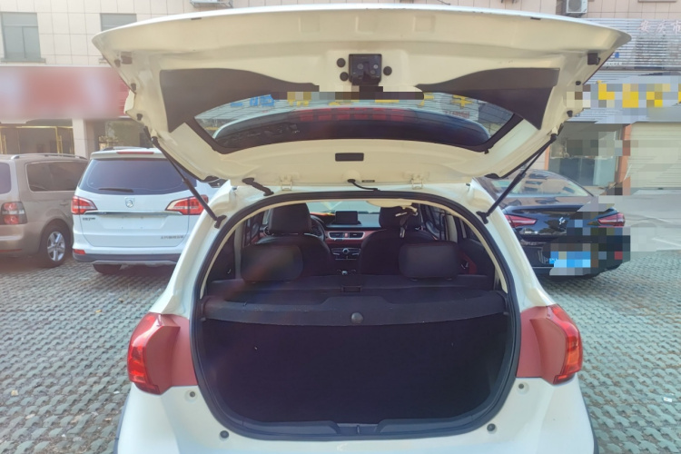 哈弗H1 2015款 1.5L 手动豪华型机舱底盘23