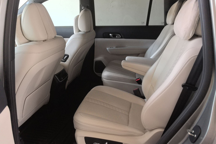 理想汽车 理想ONE 2020款 增程6座版中控内饰7001