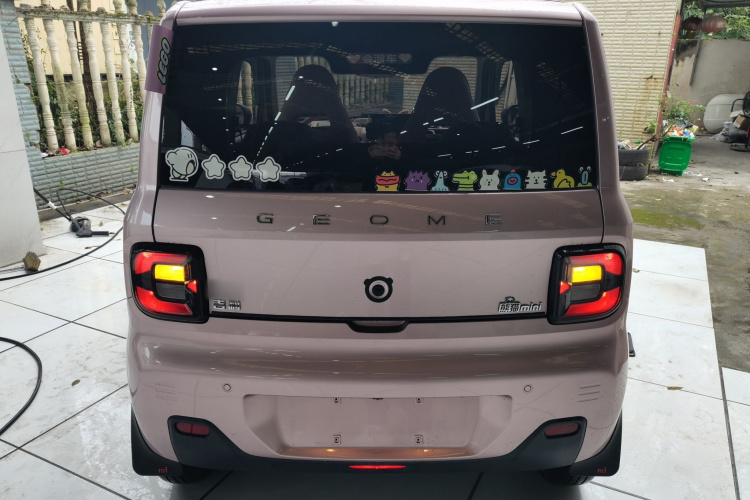 吉利银河 2023款 熊猫mini 200km 耐力熊车身外观6