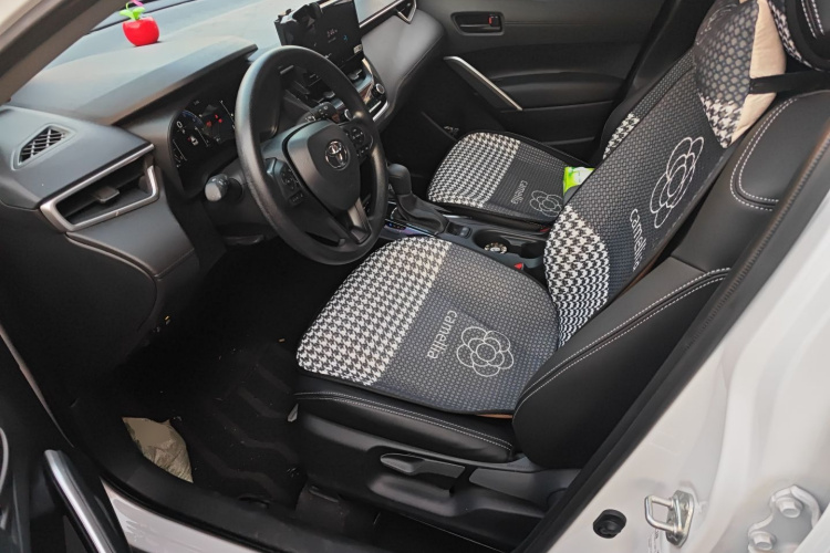 丰田 卡罗拉锐放 2023款 2.0L 精英版中控内饰19