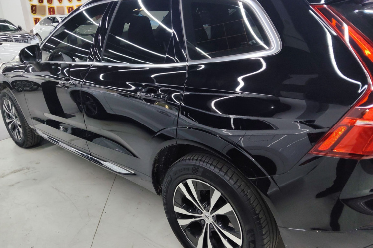 沃尔沃XC60 2024款 B5 四驱智逸豪华版车身外观4