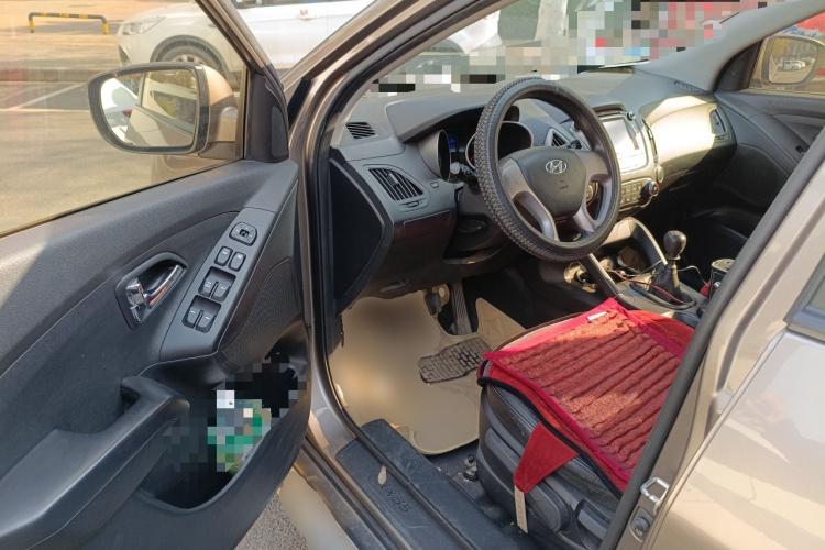 北京现代ix35 2013款 2.0L 手动两驱舒适型GL 国IV中控内饰20