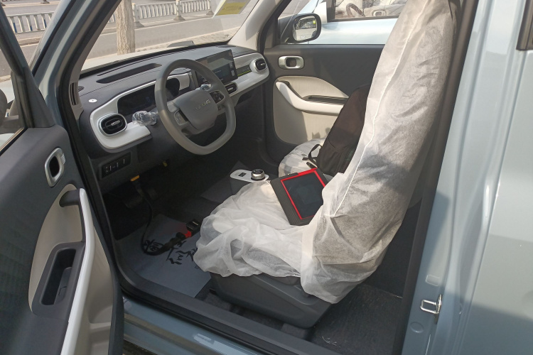 吉利银河 2025款 210km 熊猫卡丁中控内饰19