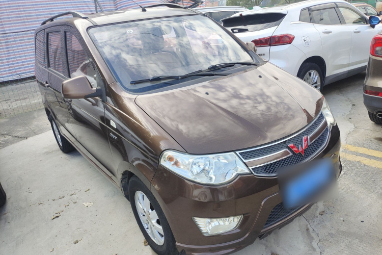 五菱汽车 五菱宏光 2014款 1.5L S标准型车身外观3