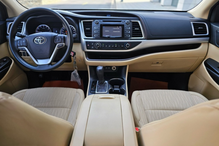 丰田 汉兰达 2018款 2.0T 两驱精英版 5座 国VI中控内饰7003