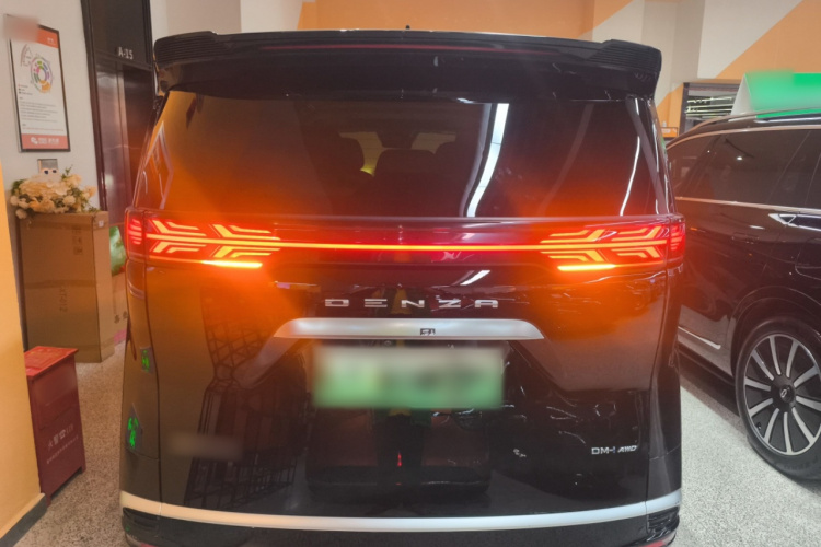 腾势D9 2024款 DM-i 980 四驱旗舰型车身外观6