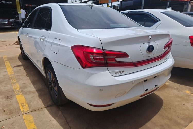 比亚迪 秦新能源 2017款 1.5T 尊贵型车身外观6005