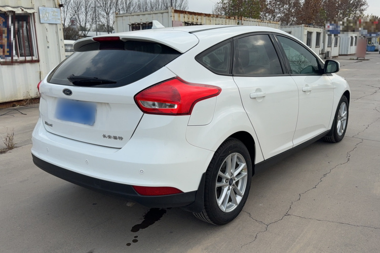 福特 福克斯 2018款 两厢经典 1.6L 自动风尚型智行版车身外观6004