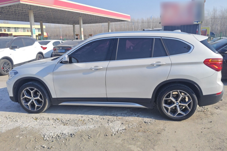 宝马X1 2019款 sDrive18Li 尊享型车身外观4