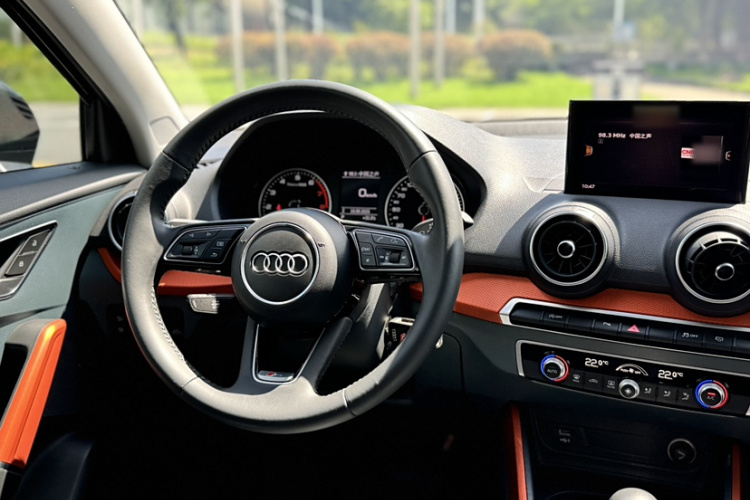 奥迪Q2L 2018款 35 TFSI 时尚致雅型 国V中控内饰7008