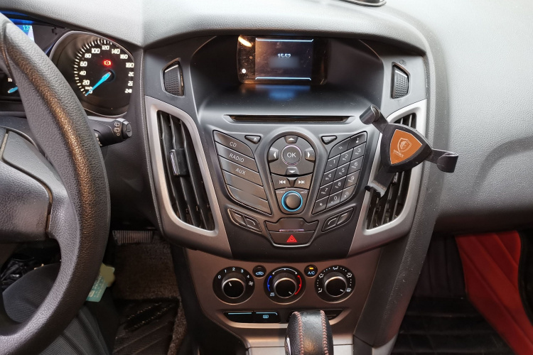 福特 福克斯 2012款 两厢 1.6L 自动舒适型局部细节16