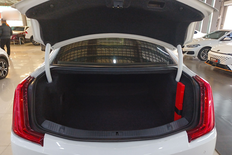 凯迪拉克XTS 2018款 28T 精英型机舱底盘23