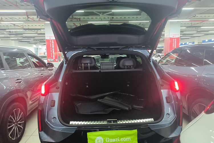 领克08 EM-P 2025款 220km 四驱性能Halo机舱底盘23