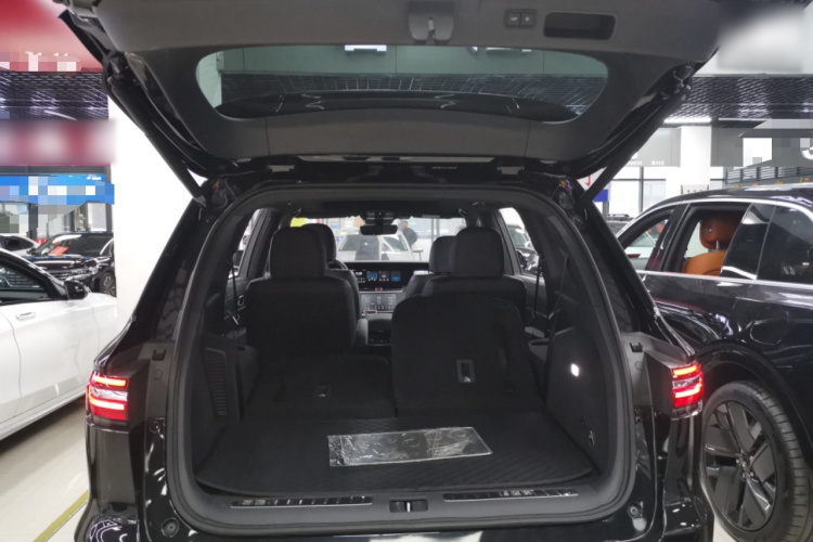 理想汽车 理想ONE 2020款 增程6座版机舱底盘23