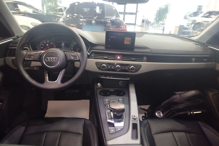 奥迪A4L 2017款 Plus 40 TFSI 进取型中控内饰7002