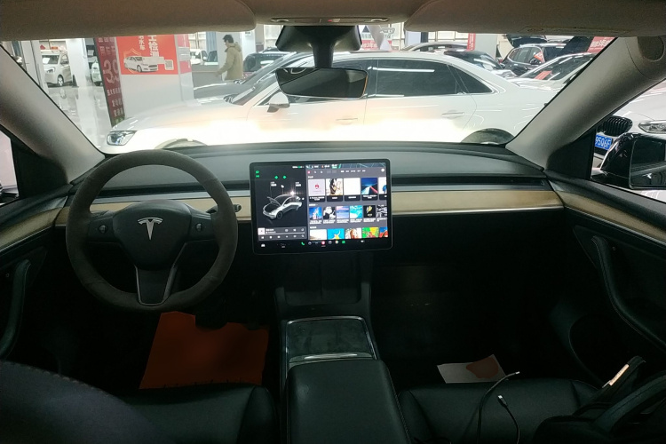 特斯拉 Model Y 2021款 长续航全轮驱动版中控内饰12
