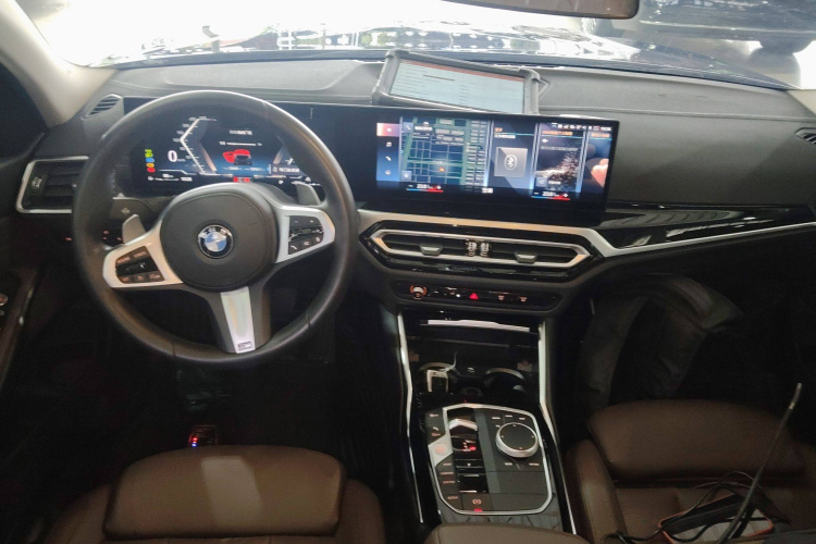 宝马3系 2023款 320Li M运动套装中控内饰7002